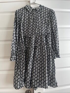 AUREUM Black & White Geometric Long-Sleeve Tiered Dress